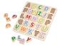 Puzzle en bois avec alphabet coloré pour enfants.