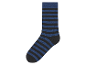 Une chaussette rayée bleu et noir.
