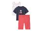 Ensemble de vêtements pour enfants avec débardeur blanc à cerises, t-shirt bleu marine à cerises et short rouge.