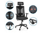 Chaise de bureau ergonomique noire avec dossier en mesh, appui-tête et accoudoirs réglables.