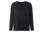 T-shirt noire à manches longues.