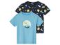 Deux t-shirts pour enfants : un bleu clair avec imprimé palmier et un marine à motifs surf.