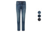 Jeans bleus avec différents lavages.