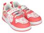 Chaussures de sport enfant corail et blanches avec motif cochon et arc-en-ciel.