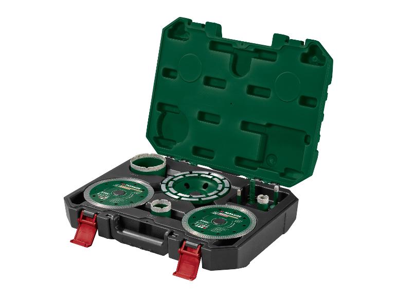 Ensemble d'accessoires pour outils électriques avec disques de coupe et forets dans une boîte ouverte