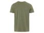 Un t-shirt vert pour homme.