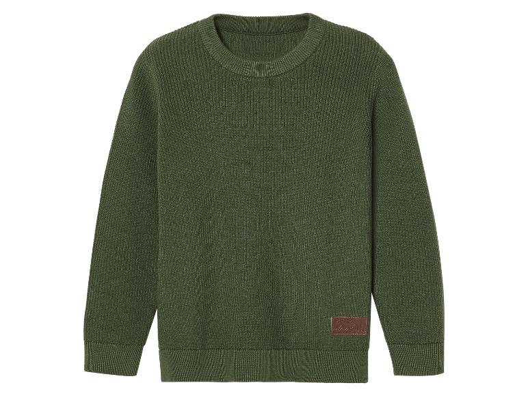 Pull vert pour homme avec une petite étiquette en cuir.