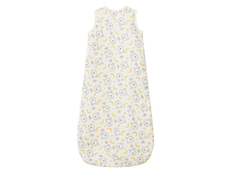 Gigoteuse bébé avec motif Winnie l'Ourson, lunes et étoiles.
