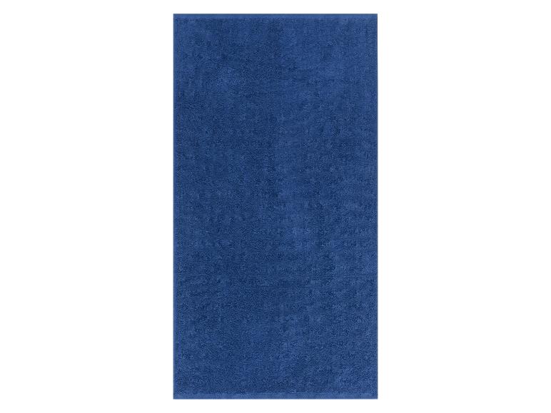 Serviette de bain bleu foncé.