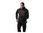 Homme en veste de course noire et leggings, en pleine foulée, regardant devant.