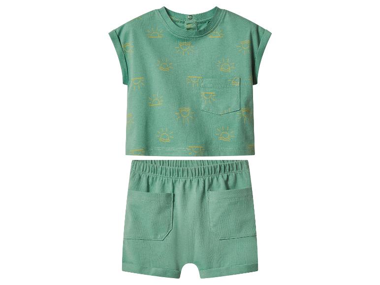 Ensemble enfant vert avec t-shirt à manches courtes et short, imprimé soleil.