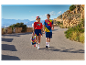 Vêtements de sport Lidl et Trek : t-shirts, shorts et sac à dos colorés.