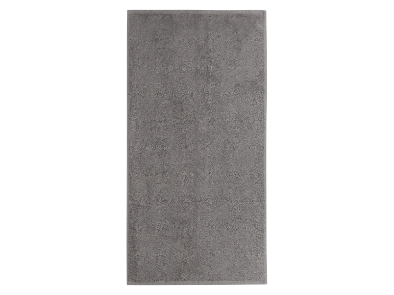 Une serviette de bain gris foncé.