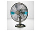 Un ventilateur sur pied en métal avec une tête pivotante.