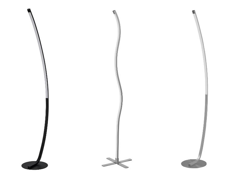 Trois lampadaires LED différents : noir, argenté avec une tige ondulée et argenté avec une tige courbée.