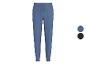 Pantalon de jogging bleu pour homme avec poche latérale et petit logo, avec options de couleur.