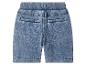 Short en jean pour garçons avec taille élastique et poches arrière.
