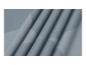 Tissu gris-bleu avec des plis et un motif abstrait subtil.