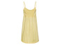 Robe d'été jaune avec des bretelles fines.