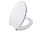 Une lunette de toilette blanche avec fermeture douce.