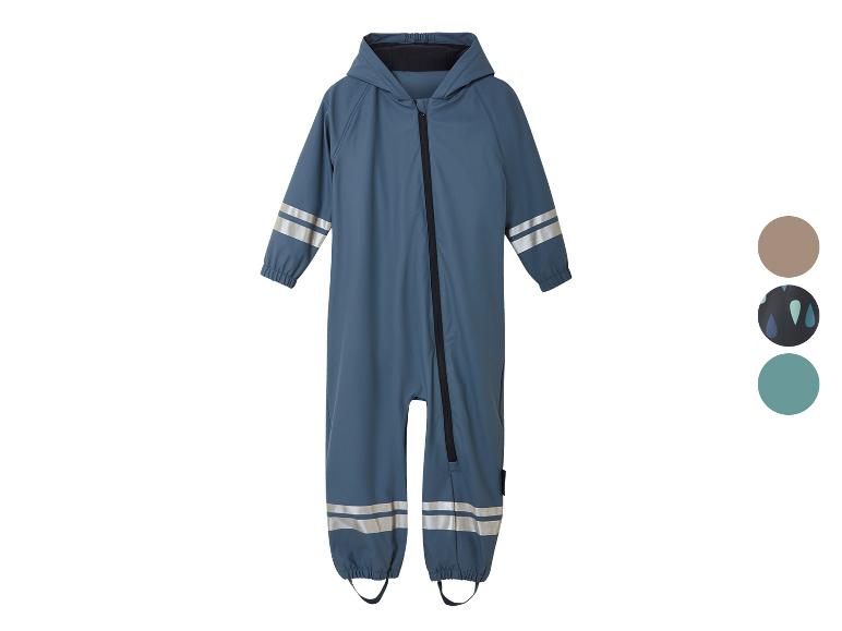 Combinaison imperméable pour enfant avec capuche et bandes réfléchissantes.