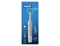 Un kit de démarrage de brosse à dents électrique Oral-B avec une tête de brosse supplémentaire.