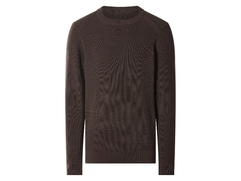 Pull en maille marron foncé avec manches raglan et col rond.