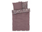 Une housse de couette rose avec un motif floral, y compris deux taies d'oreiller.