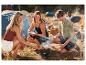 Friends préparent un barbecue Grill Meister en camping.