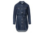 Une robe en jean bleu foncé à manches longues et une ceinture.