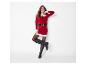 Femme en robe rouge thème Père Noël et bottes noires.