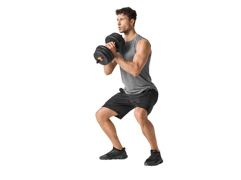 Homme en tenue de sport faisant des squats avec un haltère réglable.