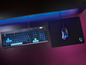 Un clavier et une souris de jeu avec un rétroéclairage bleu.