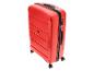 Valise de voyage rouge à roulettes avec serrure à combinaison.
