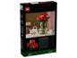 Collection LEGO Botanical avec un bouquet de roses rouges dans un vase.