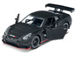 Une voiture jouet Nissan GT-R Nismo noire avec les portes ouvertes.