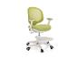 Chaise de bureau verte avec dossier en maille et repose-pieds sur fond blanc.