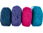 Quatre pelotes de fil de coton de couleurs vives : bleu foncé, violet, fuchsia et turquoise.