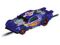 Une voiture de course Hot Wheels bleue sur une piste.