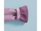 La manche d'un sweat-shirt rose en polaire.
