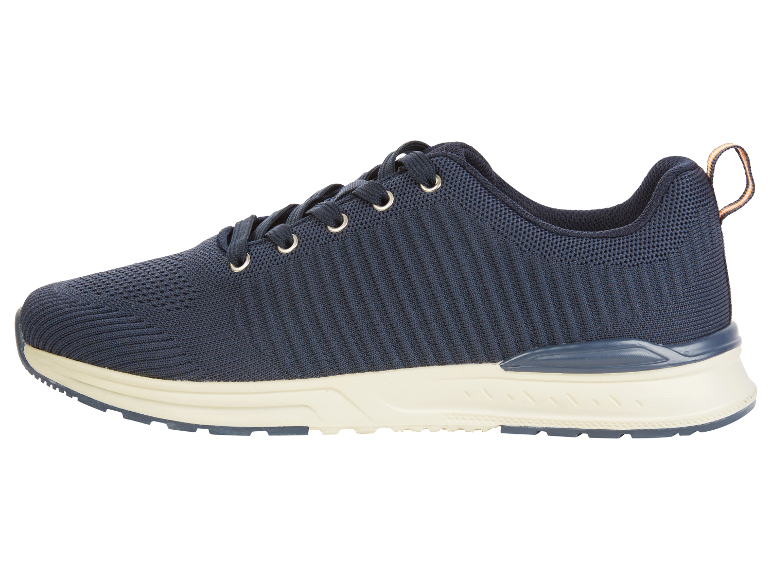 Chaussures de sport bleues avec tige en tricot.