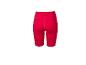 Vue arrière d'un short de cyclisme rouge avec un logo noir sur la ceinture.