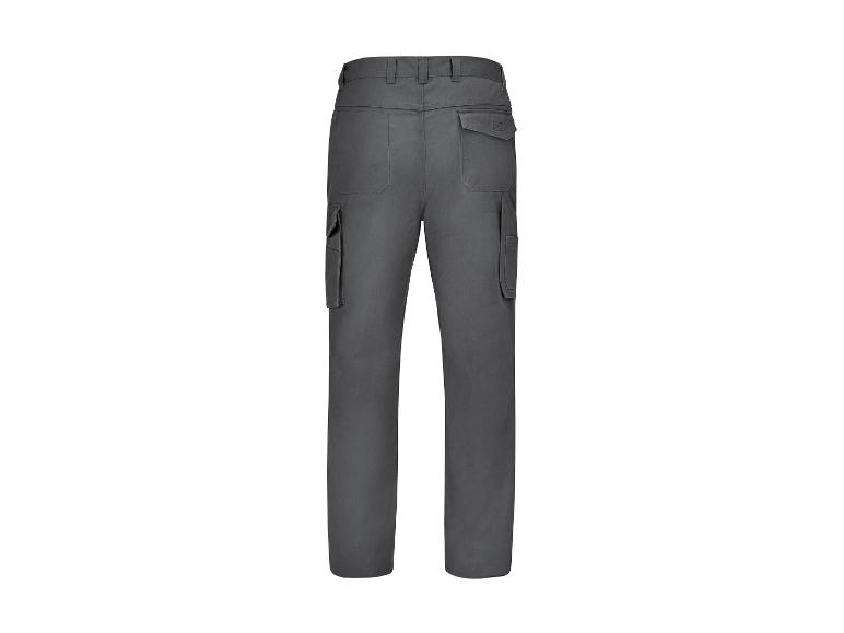 Pantalon cargo gris avec poches arrière et latérales.