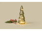 Sapin de Noël décoratif en verre avec lumières LED et branche de pin à côté.