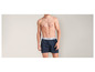 Un homme portant des boxers à carreaux bleus Livery.