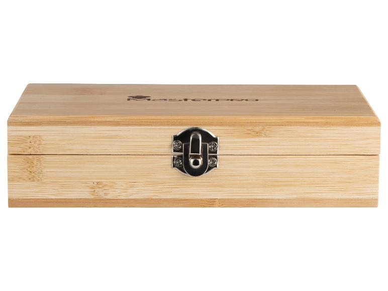 Une boîte de rangement Masterpro en bois avec une fermeture en métal.