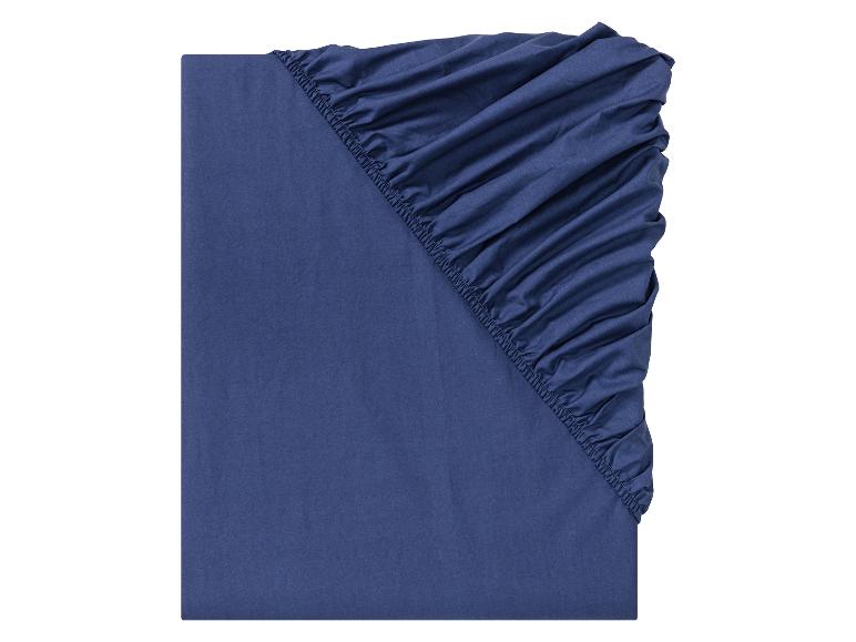 Un drap housse bleu foncé