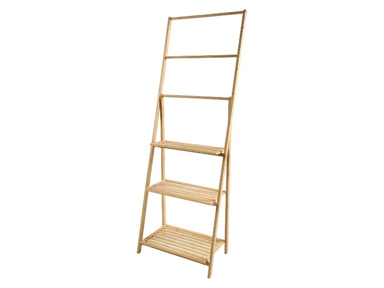 Étagère échelle en bambou avec trois étagères et une barre de suspension.