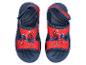 Paire de sandales pour enfants avec un imprimé Spider-Man rouge et des lanières bleues.