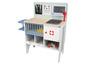 Un cabinet vétérinaire en bois pour enfant avec une cage, un évier et un kit médical.